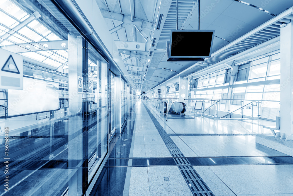 Obraz premium Subway stations and passengers