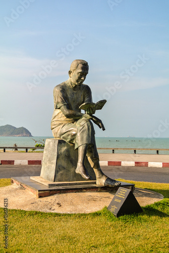 Samila Beach is an icon of the city of Songkhla, famous symbol is a golden statue of a mermaid. 