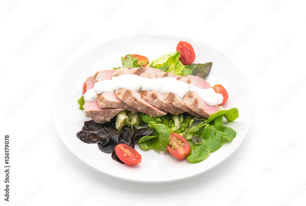 tuna steak with salad