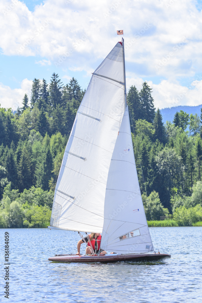 Obraz premium schnittiges Segelboot