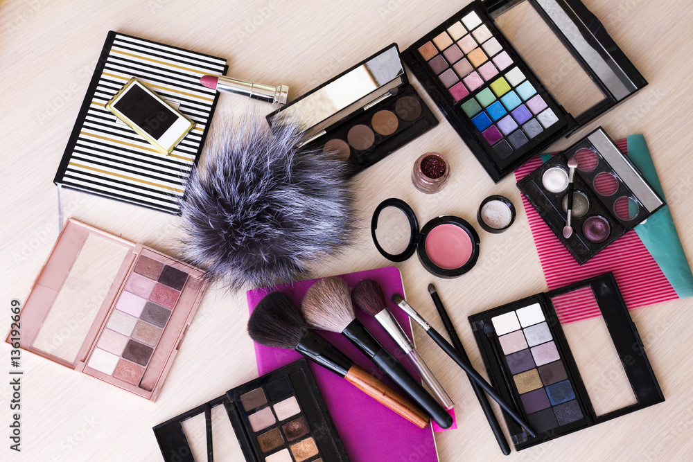 makeup maquillage kit (set): palette, brush, eye shadow, powder, lipstick  (flat lay) Stock Photo