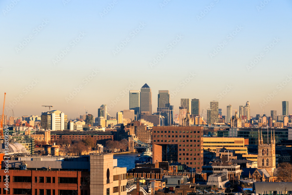 Fototapeta premium Sunset over financial district cityscape of London