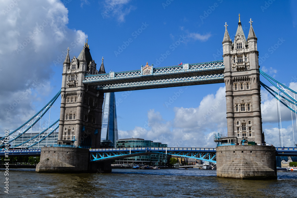 Fototapeta premium View of London bridge on nice sunny day with dramatic clouds
