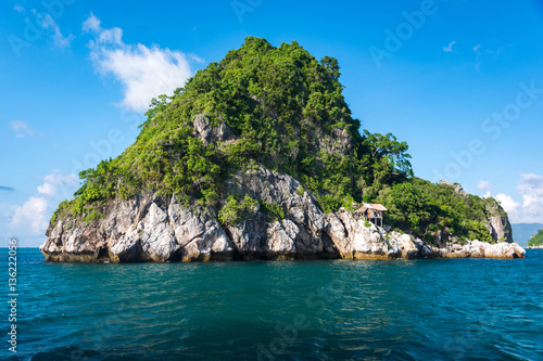 Gesteinsformation im Meer / Thailand