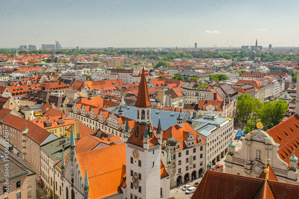 Obraz premium Panoramic view of the Old Town architecture of Munich, Bavaria, Germany