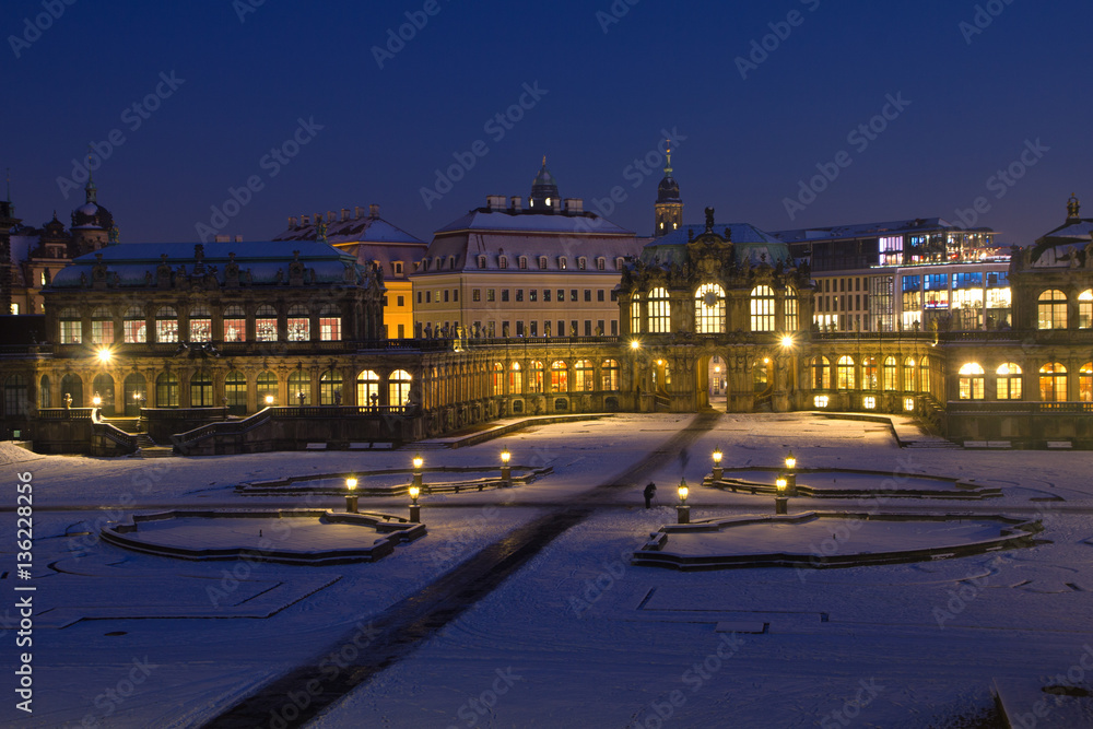 Dresden am Abend, Zwinger im Schnee