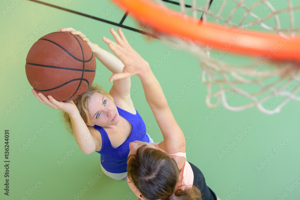 Fototapeta premium girls playing basketball