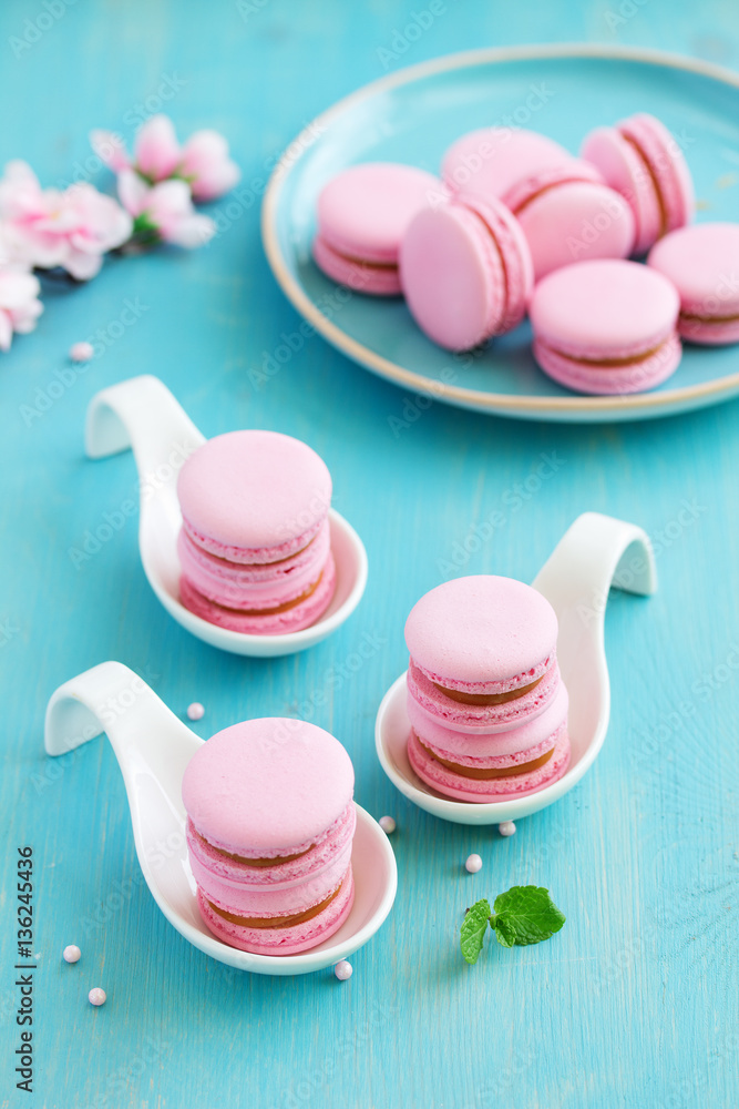 Obraz premium French pastry makaron. Selective focus.