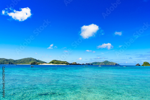 沖縄県　慶良間諸島　座間味島の海 © chokolia