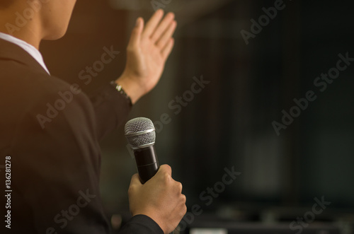 Schilderij op canvas blurred of smart businessman speech, talking with microphone, gr