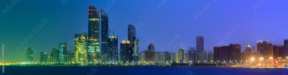 Fototapeta premium Abu Dhabi Skyline