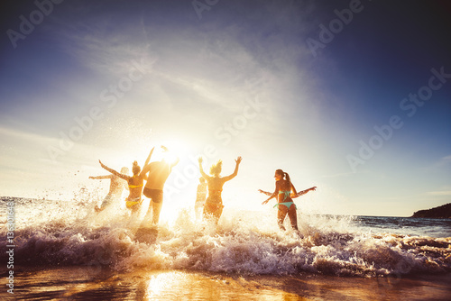 Big group friends sun beach travel © cppzone
