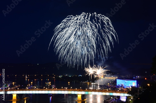 Feuerwerk über der Linzer Niebelungenbrücke
