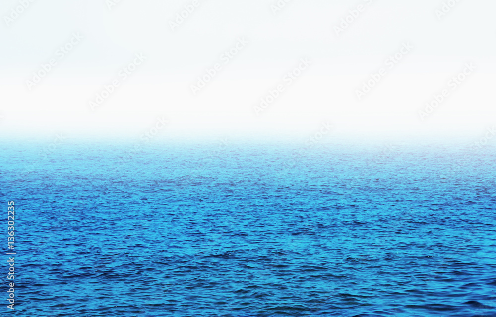 Obraz premium Beautiful sky and blue sea