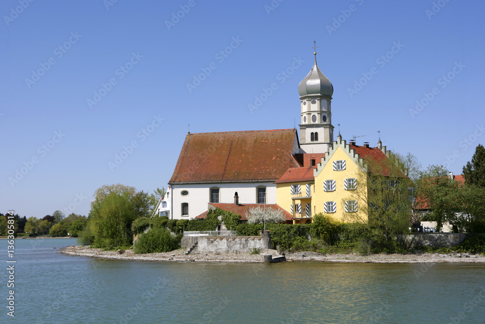 Blick auf die Kirche von Wasserburg am Bodensee, Schwaben, Deutschland, Europa