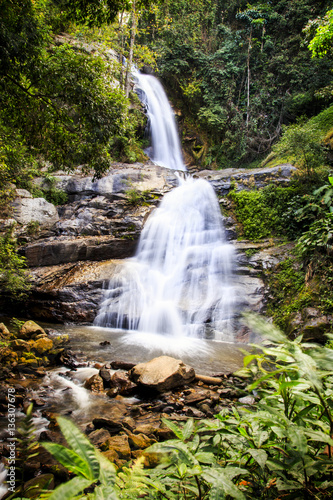 Fototapeta Naklejka Na Ścianę i Meble -  beautiful Waterfall located in doi Inthanon chiangmai, Thailand.