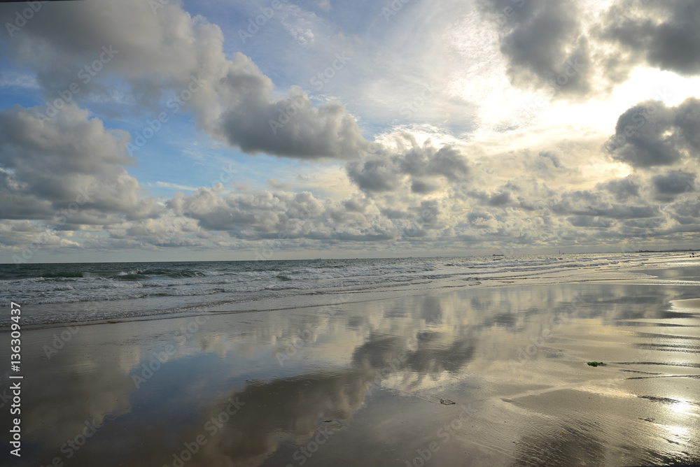 Beautiful horizon beach at dawn Beautiful horizon beach at dawn