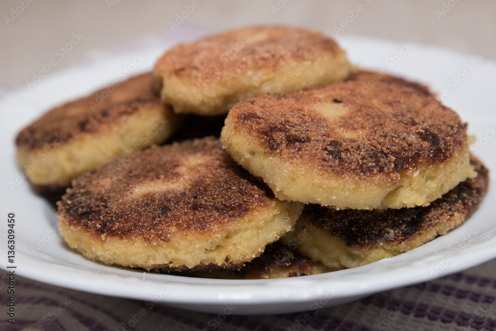 Vegetable cutlets / fritter / cackes