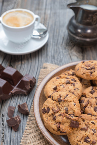 Chocolate chip cookies with coffee