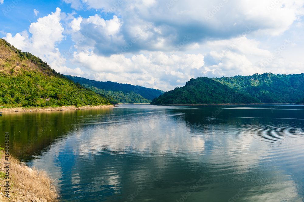 Fototapeta premium Khun Dan Prakan Chon Dam