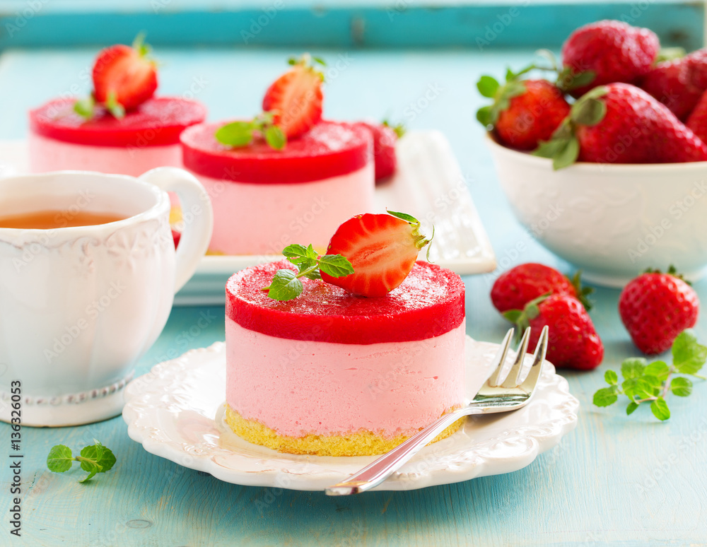 Strawberry cake with berry jelly.