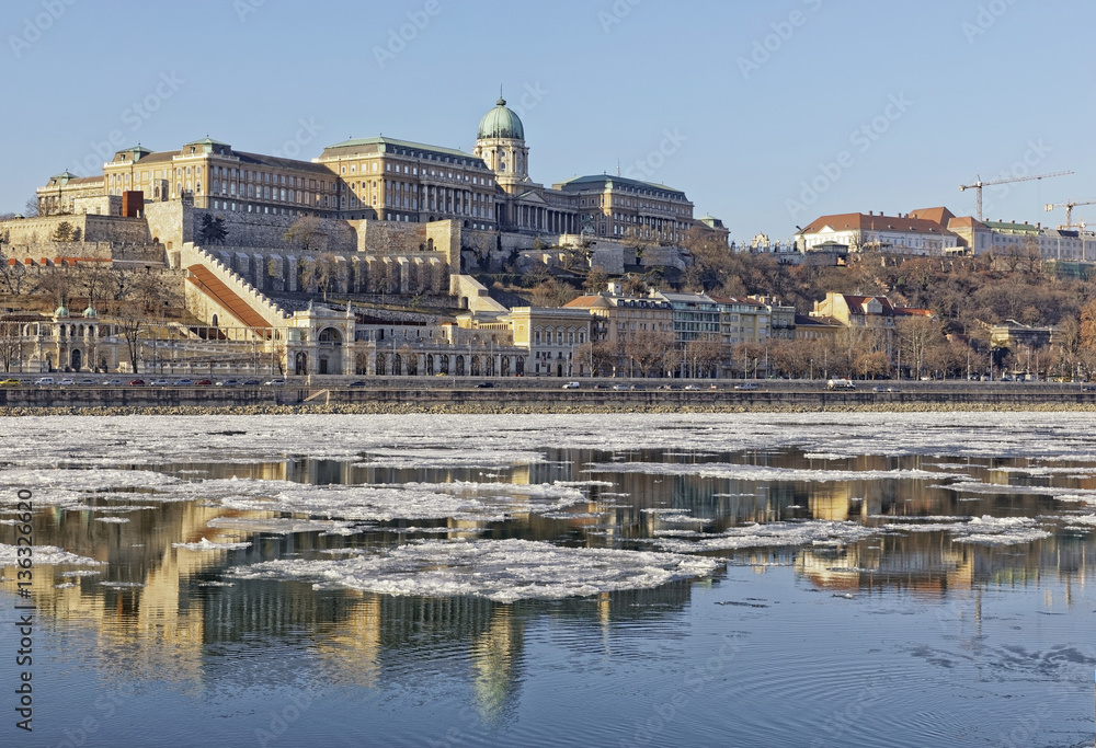 Fototapeta premium The Danube at wintertime in Budapest