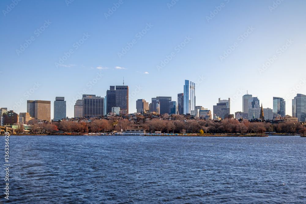 Fototapeta premium Boston i Charles River widziane z Cambridge - Massachusetts, USA