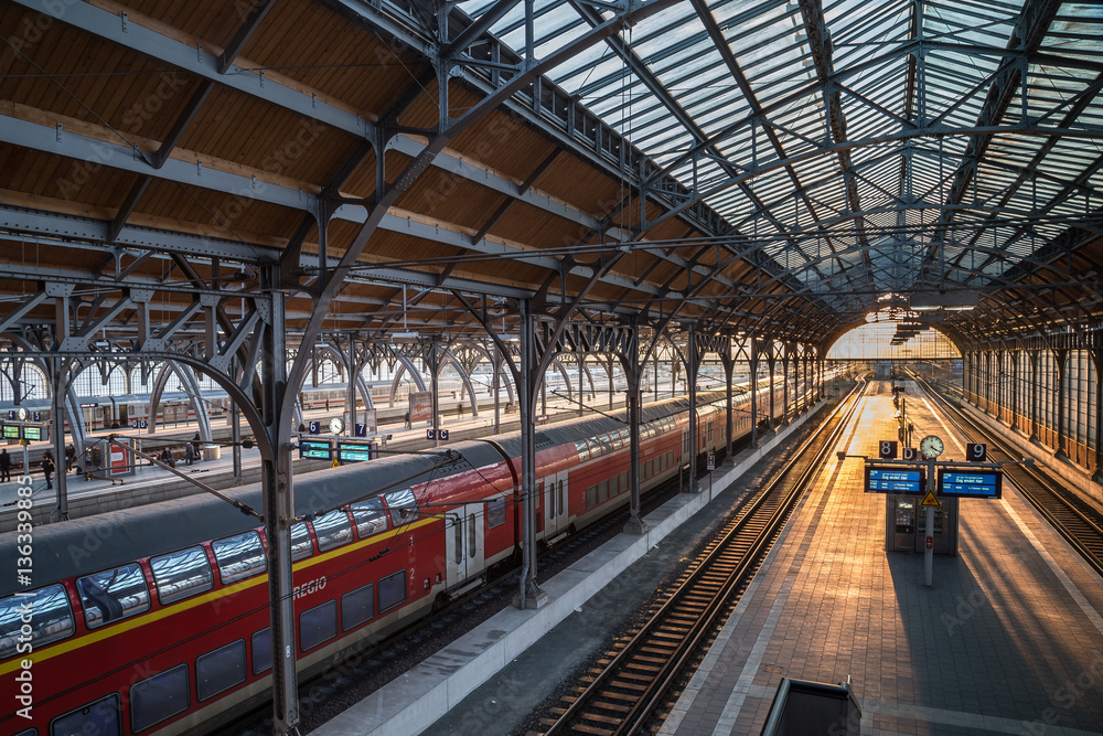 Lübecker Hauptbahnhof in der Abendstunde