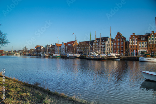  Altstadt von Lübeck mit Hafen 