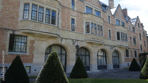 pawilon piera i maria Curie w kampusie uniwersytetu w Paryż photo