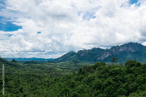 Blick auf den Khao Sok Nationalpark, Dschungel, Thailand 