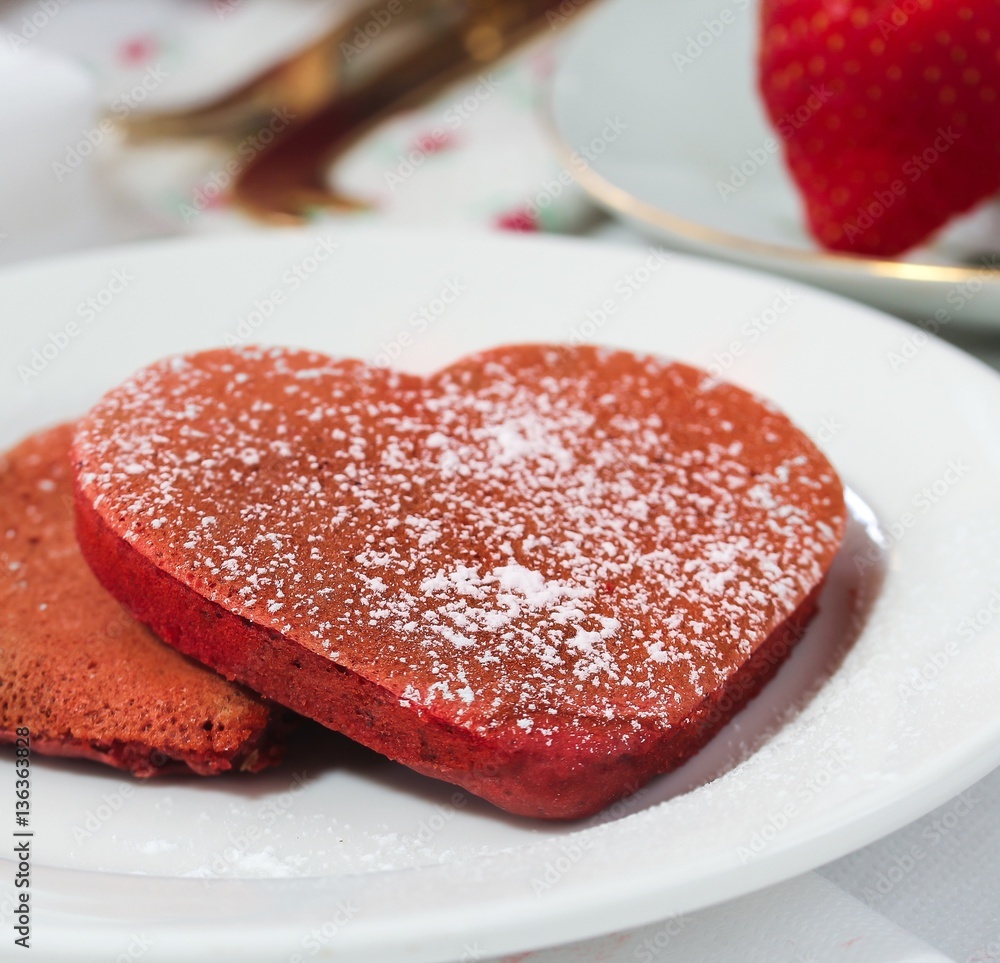 Φωτογραφία Heart shaped red velvet pancakes / Valentine breakfast concept, selective focus