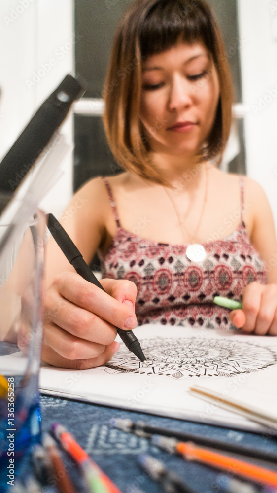 Fototapeta premium The girl draws a mandala