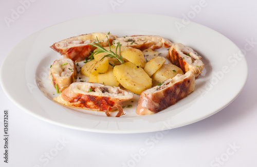Chicken roulade with potatoes