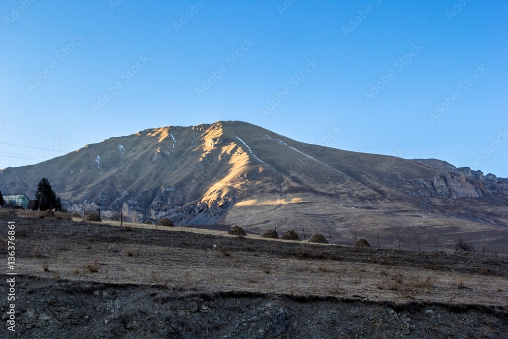 горный пейзаж, красивый вид на скалы, природа Северного Кавказа, Осетия