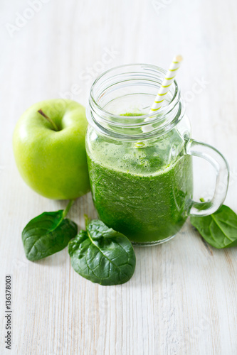 healthy green spinach smoothie