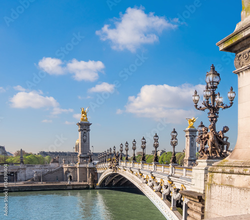Fototapeta Naklejka Na Ścianę i Meble -  Alexandre Bridge in Paris on a bright sunny morning