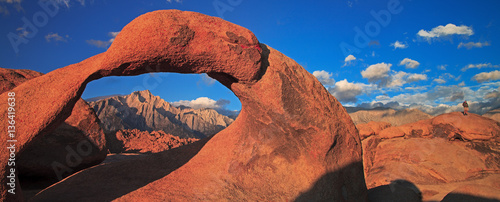 Bild auf Leinwand Mobius Arch in Alabama Hills
