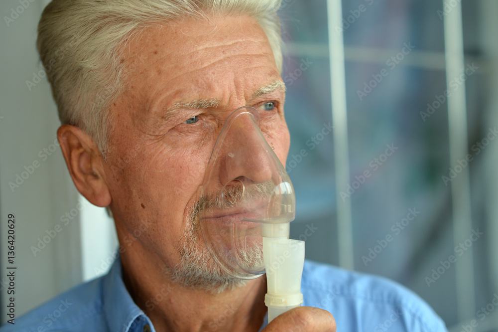 Elderly man with flu inhalation Elderly man with flu inhalation