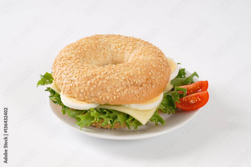 egg and cheese bagel sandwich