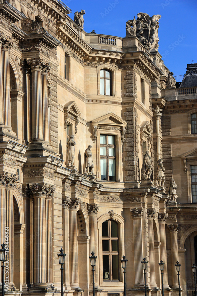 Palais à colonnes corinthiennes à Paris, France