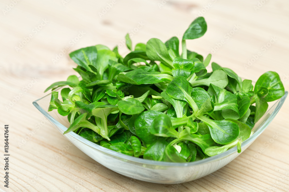 fresh green spinach in to the glass bowl fresh green spinach in to the glass bowl