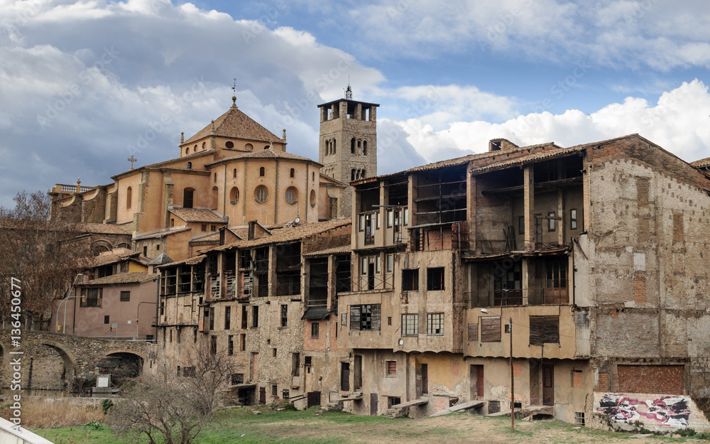 Les Adoberies, panorama de la ciudad de Vic, Cataluña, España Les Adoberies, panorama de la ciudad de Vic, Cataluña, España