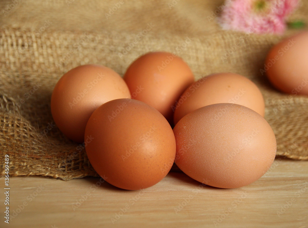 eier auf sackleinen eier auf sackleinen