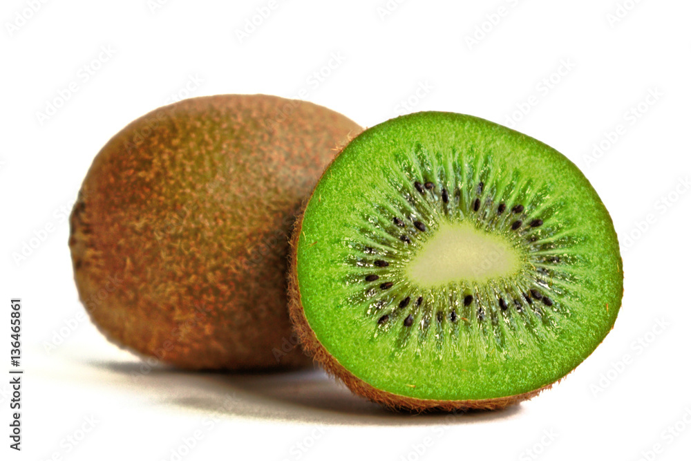 Obraz premium Closeup of kiwi on a white background