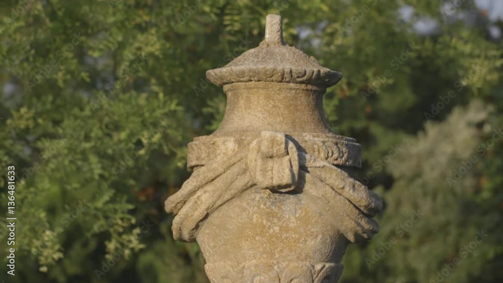 Vase stone in nature
Shooting in the movement of a vessel in the quiet of a courtesan Italian villa Vase stone in nature
Shooting in the movement of a vessel in the quiet of a courtesan Italian villa
