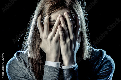 Fotografía teenager girl in stress and pain suffering depression looking sad and scared cov