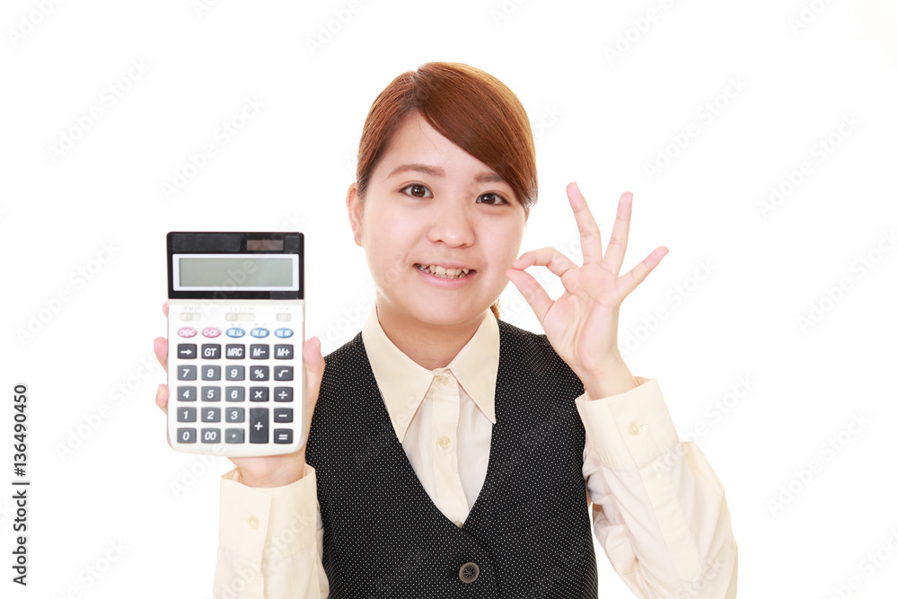 計算機を持つガッツポーズの女性
