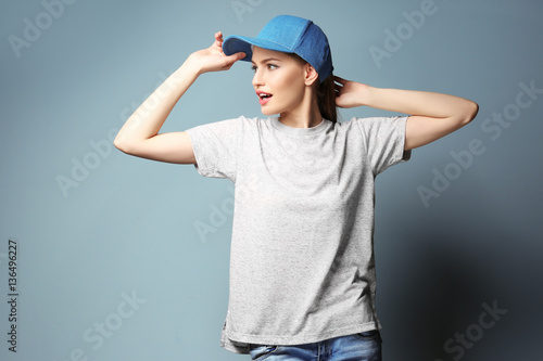 Beautiful young woman on co...