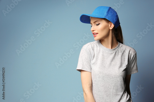Beautiful young woman on co...